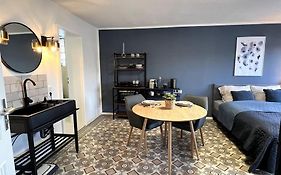 Gemütliches Zimmer mit Bad und eigenem Eingang in Altstadtvilla